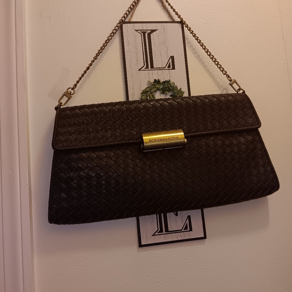 BCBGMAXAZRIA LEATHER SHOULDER BAG, GOLDISH TONE CHAIN STRAP. - Picture 8 of 12